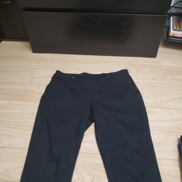 Plus sized pants. - Picture 5 of 6